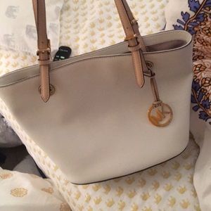 Micheal Kors purse
